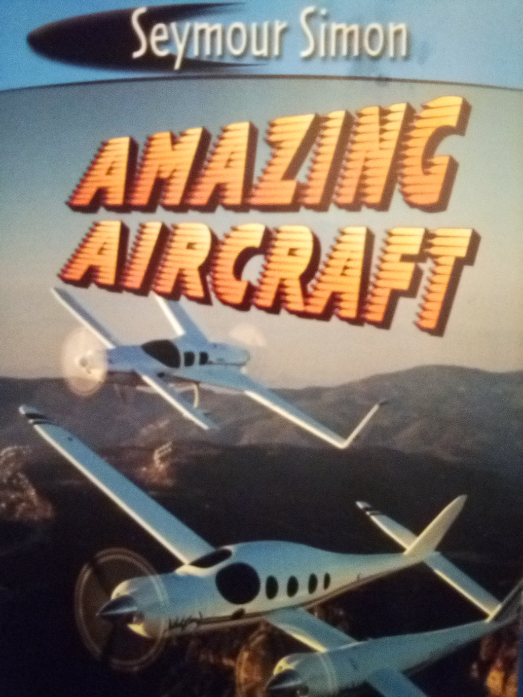 Amazing Aircraft by Seymour Simon (Paperback ) Used ISBN 978-0439449502.